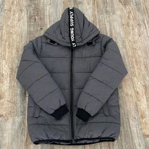 I’m selling my son jacket. He used this jacket probably 3 times. Looks brand new